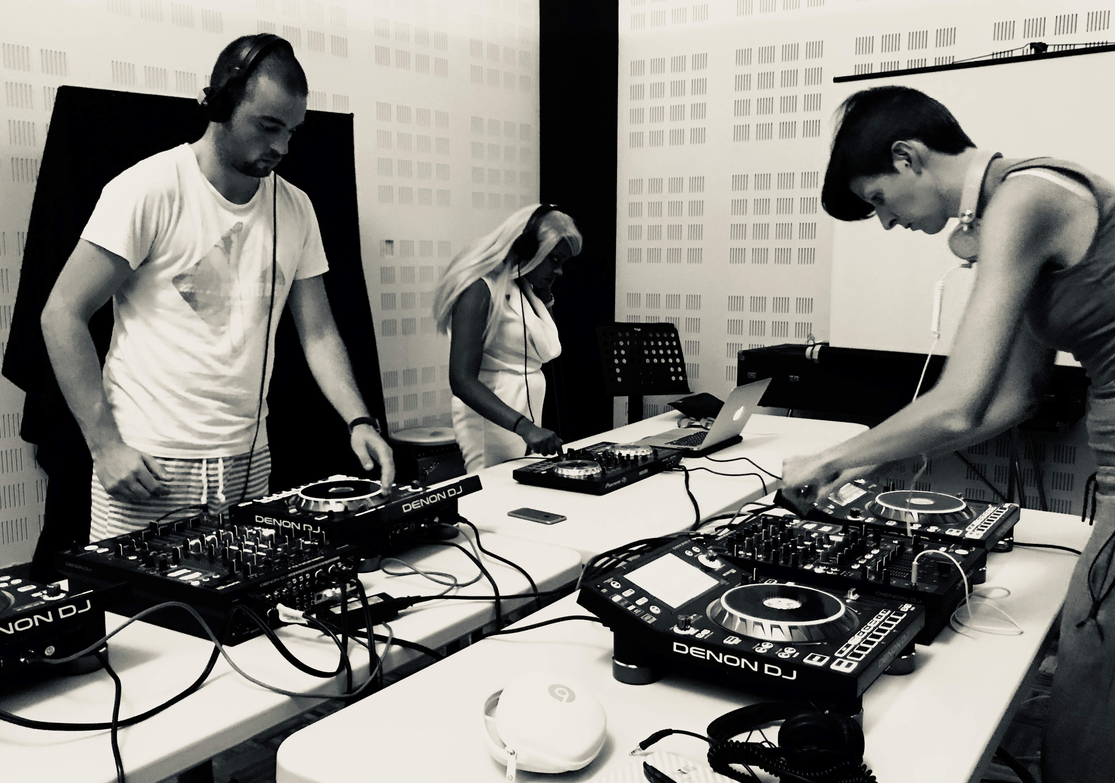Student aan het werk in de studio